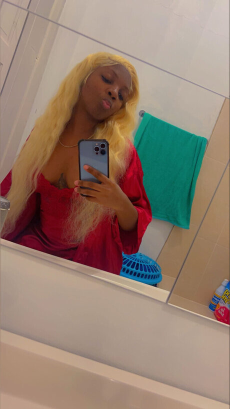 Trackstarr beautiful actress photo