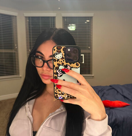 Mercedes_ model sexy image