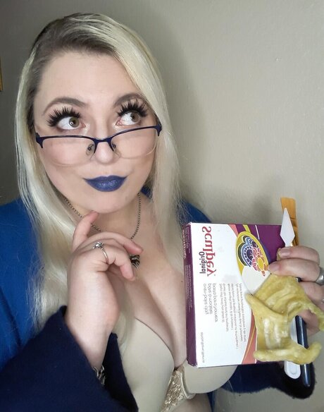 Avonlea Trepl pretty pornstar photos