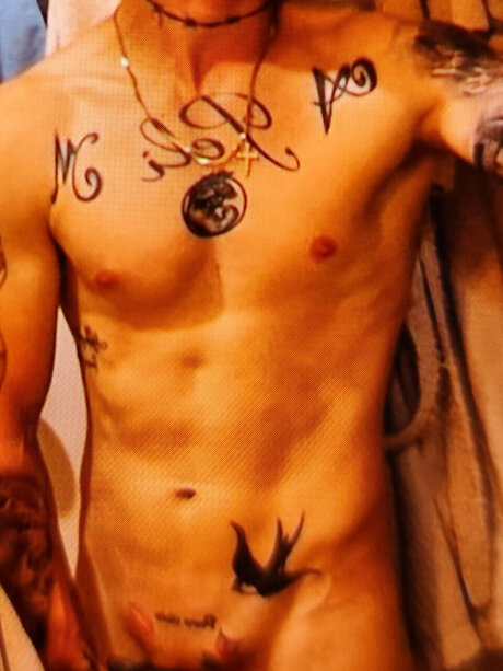 xanonimus09x nude model pictures