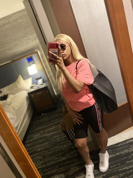 Blasiaa Allen model hot pics