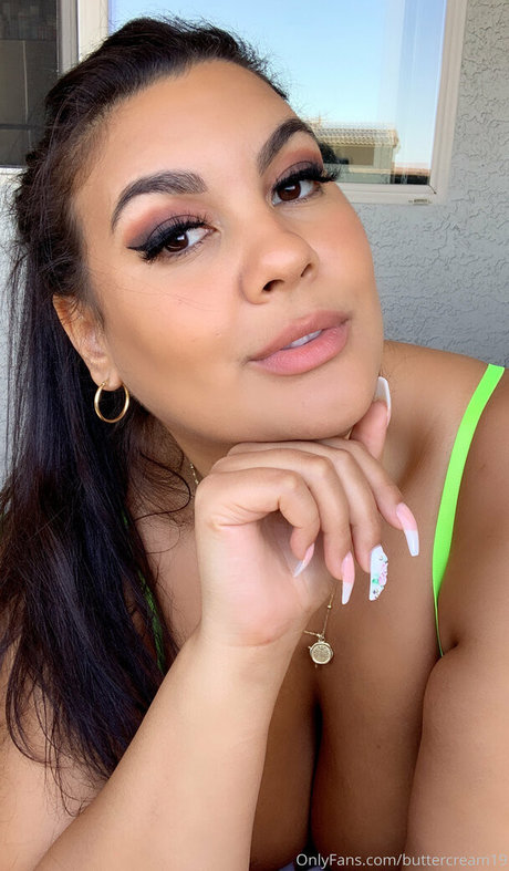 Buttercream19 hd pornstar picture