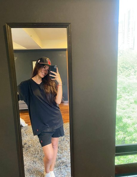 gabycaivo model top pic