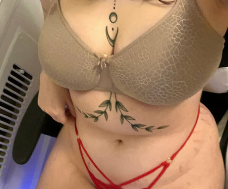 eekhat model nudes photo