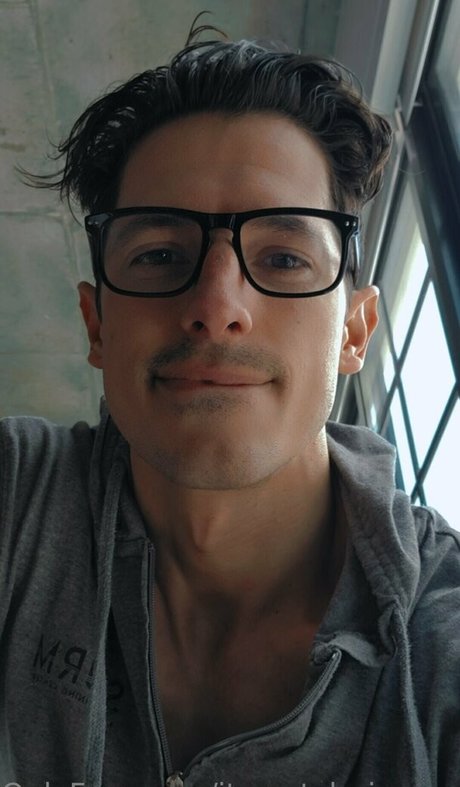 itsmetylerjames high quality star pic