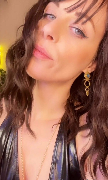 queenbeealexandrialee star naked photos