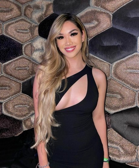 Clarissa May star sexy photos