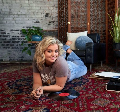 Lauren Alaina high quality pornstar img