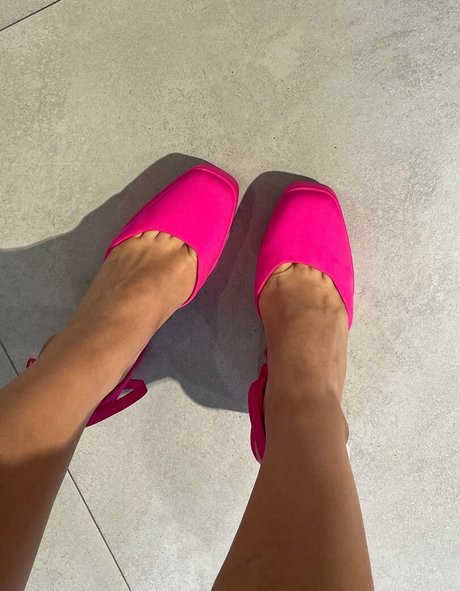 anafeetish model nude pic