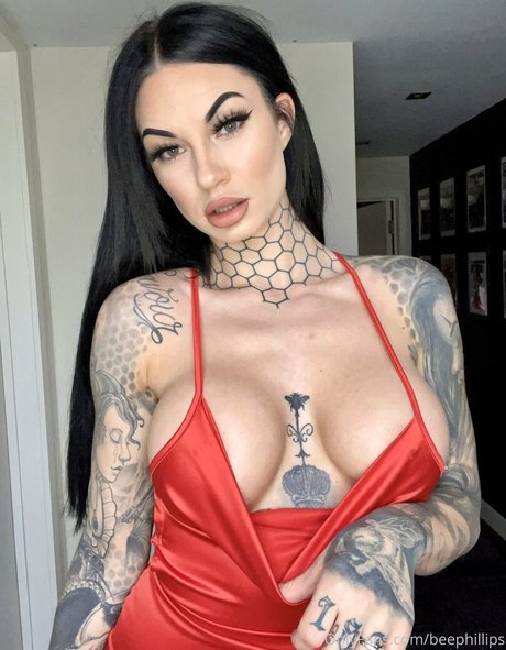 Bee Phillips perfect model photo