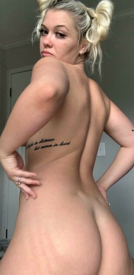 thaslinkytwinkyshow erotic pornstar image