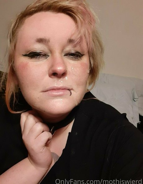 mothisweird pretty model pic