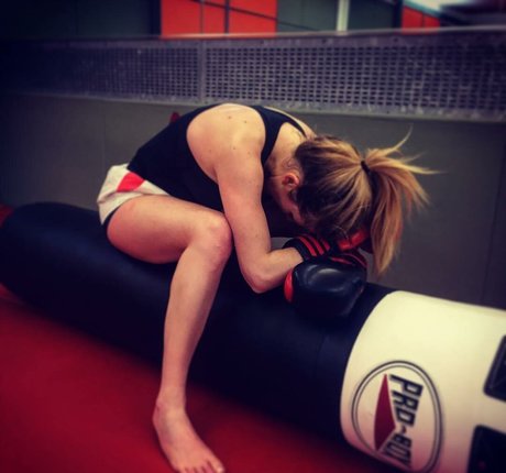 Ellie Goulding adult model pics