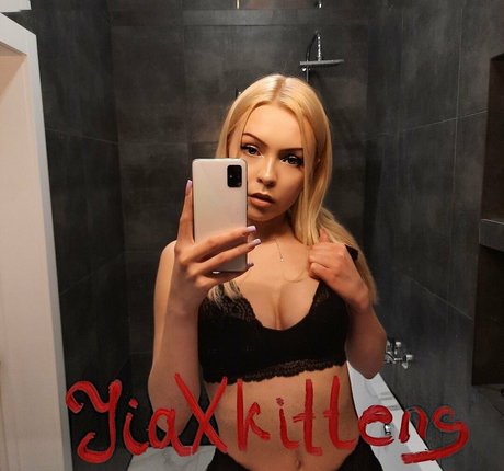 evans feet nude actress img