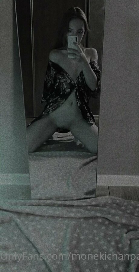 moneki star hot photos