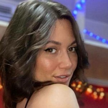 Creamyxcoco adult model picture