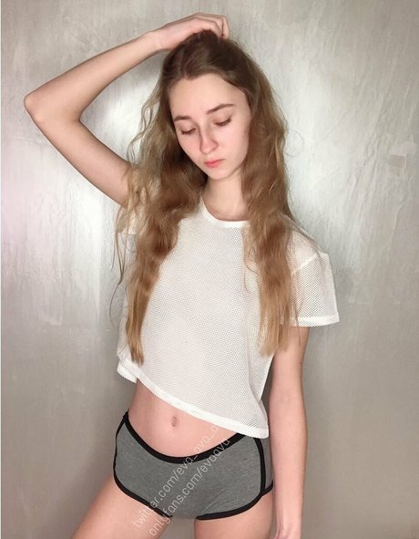 evaava free model nudes images