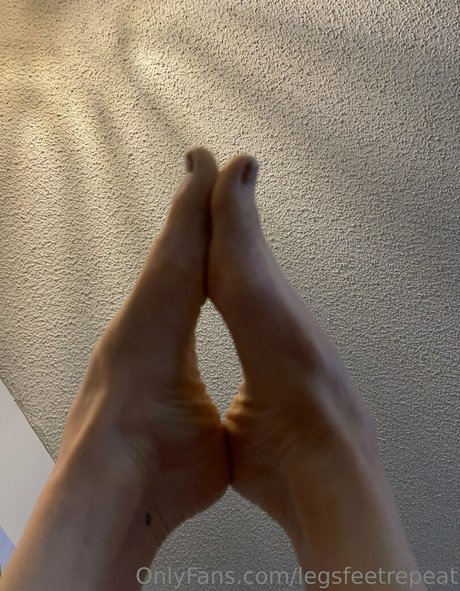 legsfeetrepeat high quality model photo