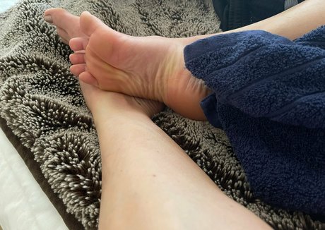 legsfeetrepeat nudes star image