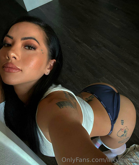 lilkymchiii nude pornstar gallery