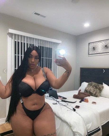 kioruncut model nudes img