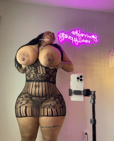 kioruncut naked pornstar picture