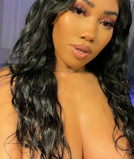 natrl model erotic photos