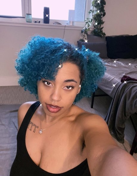 Monstress69 nude model pictures