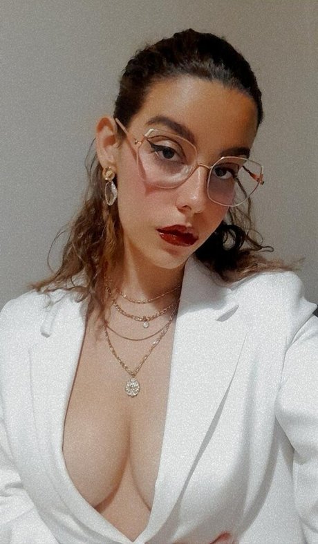 slut belo model pretty images