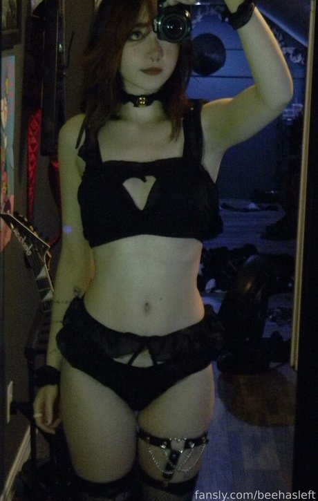 beehasleft hot model picture