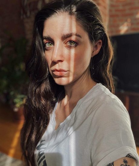 prettysadiereed naked pornstar image