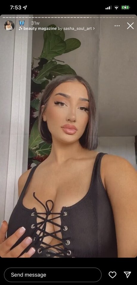 Carla Dior model top photo