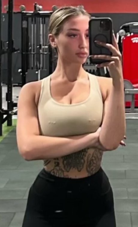 Carla Dior model perfect pictures