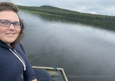 satanicdragonwitch model hot picture