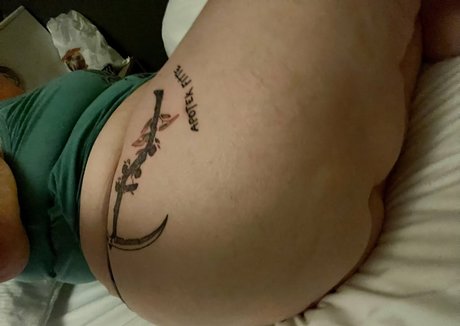 satanicdragonwitch adult model picture