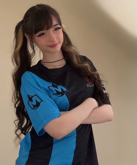 Toxic Tenshi model beautiful galleries