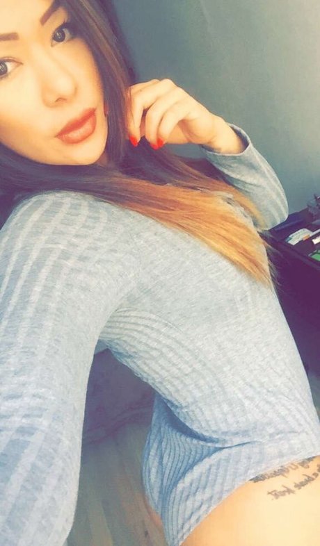 AngelinaSeduction pornographic model pic