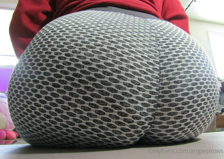 angiesnows nude star pictures