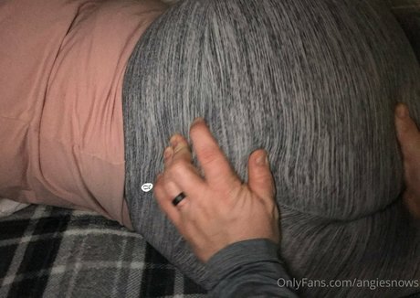 angiesnows model pornographic picture