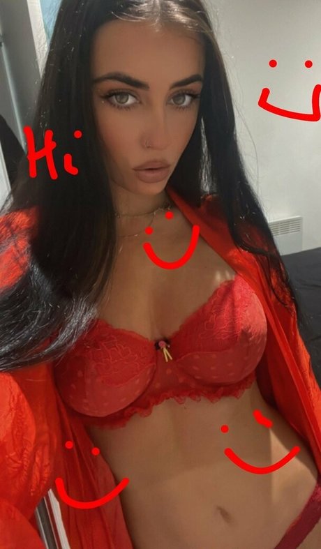 Layla Ibernon hot star pictures