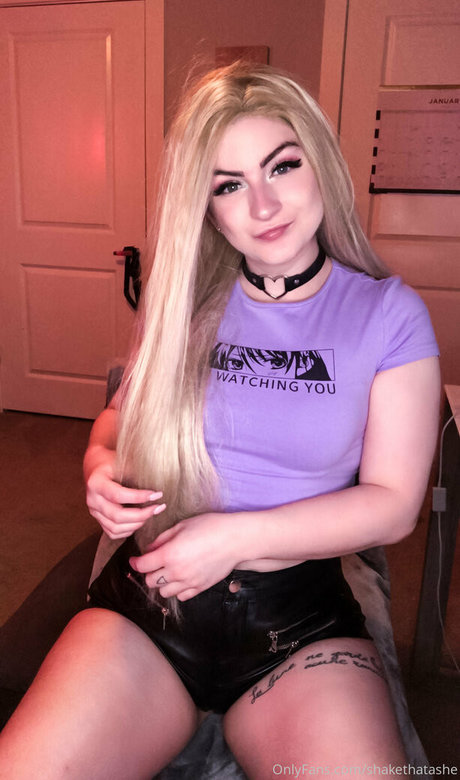 shakethatashe pornstar photo