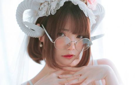 miu cosplayer nude actress img