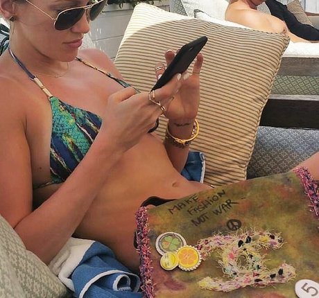 Katie Cassidy nudes star archive