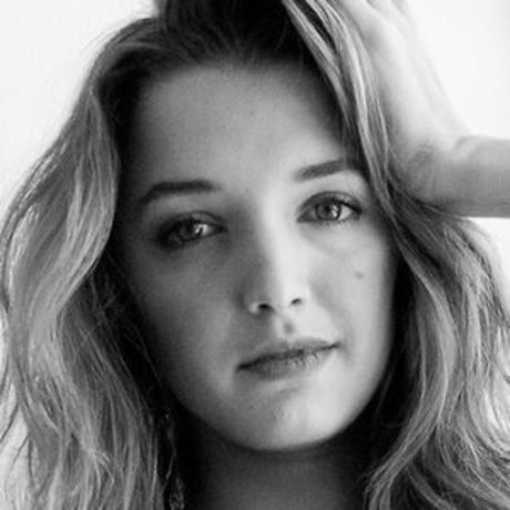 Alyssa Arce model hot photo