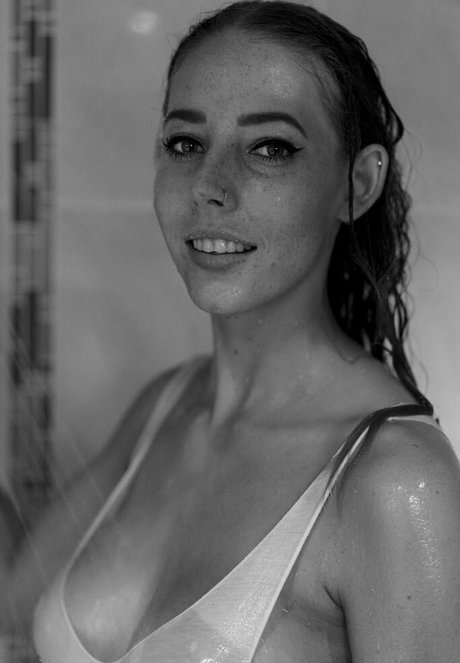 Ally J Wilkinson star perfect pics