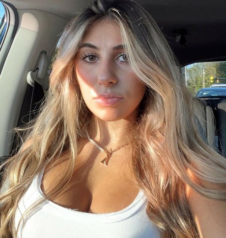 Allison Rossillo Vallerand hd star image