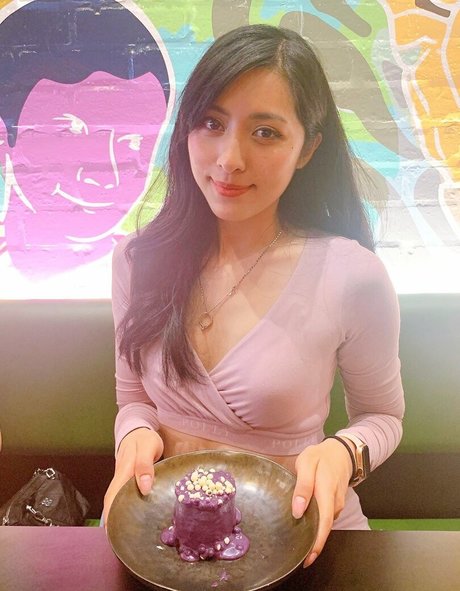 Annchirisu model adult image