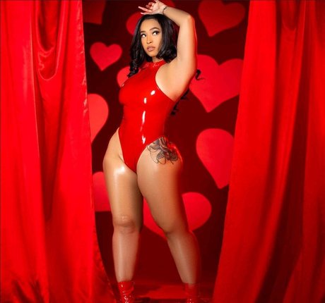 Robyn Banks nice model pic