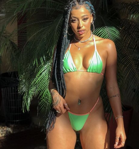 Isis Pequine xxx star images