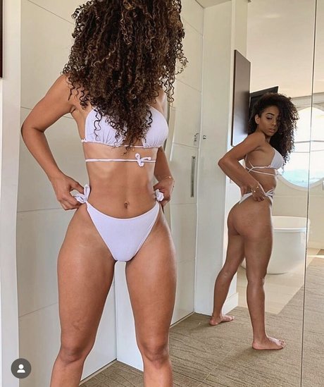 Isis Pequine model top galleries